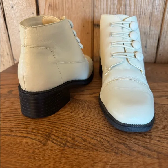 Vintage Cream Leather Ankle Boots - Picture 13 of 16